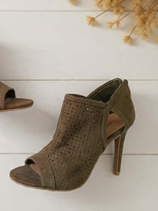 Christian Siriano Shoes - Women's Bootie Sandal Heels Christian Siriano Green Open Shoes - size 5